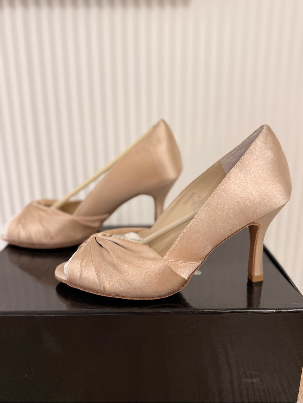 Angela Nuran Ginger Champagne Bridal Peep Toe Heels Size 7